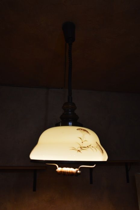 lampa sufitowa wisząca rustykalna retro opuszczana pociągana w dół