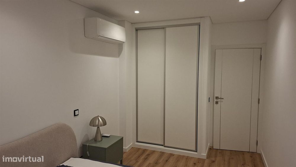 Apartamento T3 com varanda e garagem em Faro