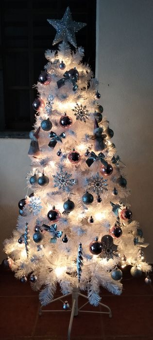 Árvore de Natal com decoração