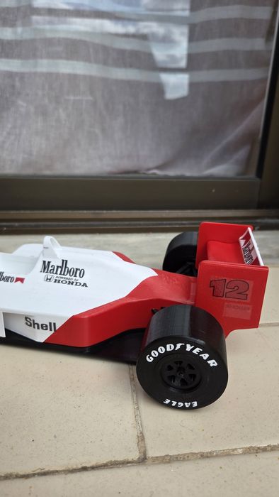 Conjunto  Formula 1 Ayrton Senna + McLaren MP4/4 Dia Dos Pais