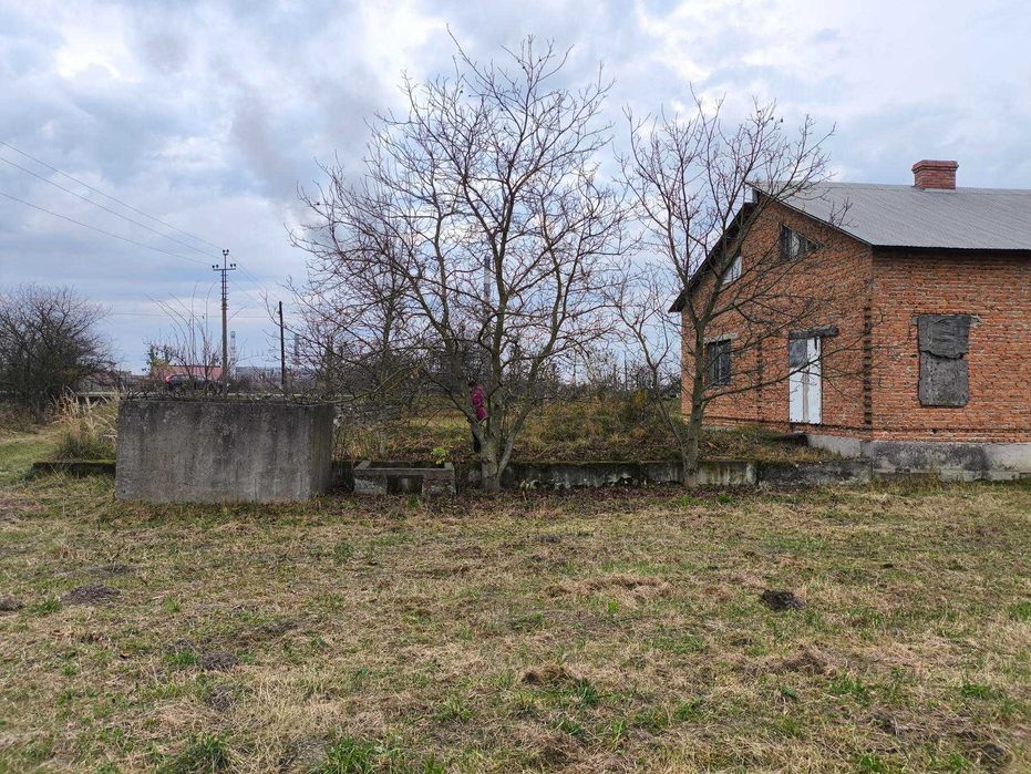 незавершений будинок та земельна ділянка 25 сот., с. Старий Добротвір