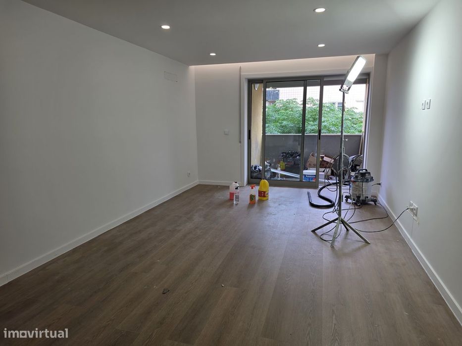 T3 totalmente remodelado | 126 m² | Garagem fechada | Pronto a habitar
