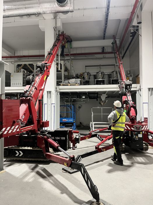 Mini żuraw dźwig z operatorem pająk montaż szyb płyt warstwowych okien