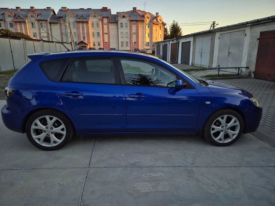 Samochód auto Mazda