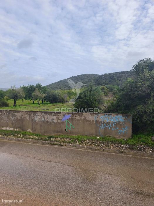 Paderne - terreno com água e eletricidade