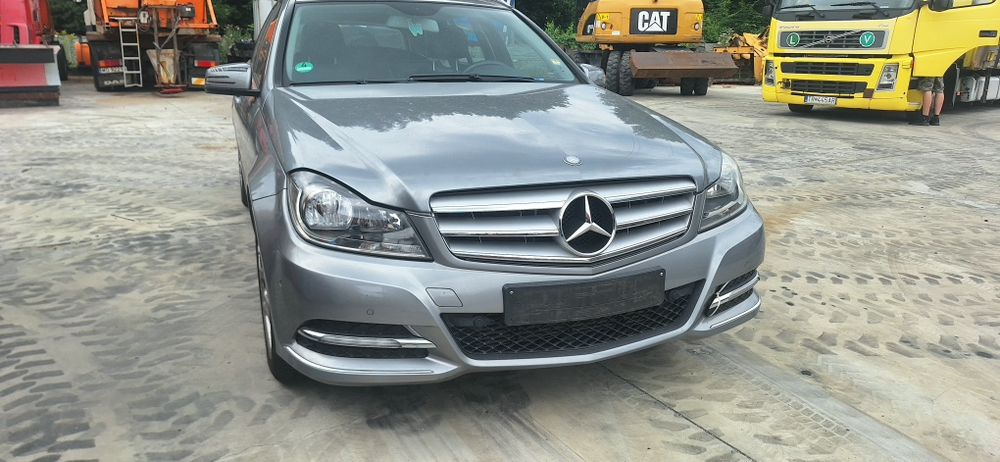 Cały Mercedes C klasa W204 na części