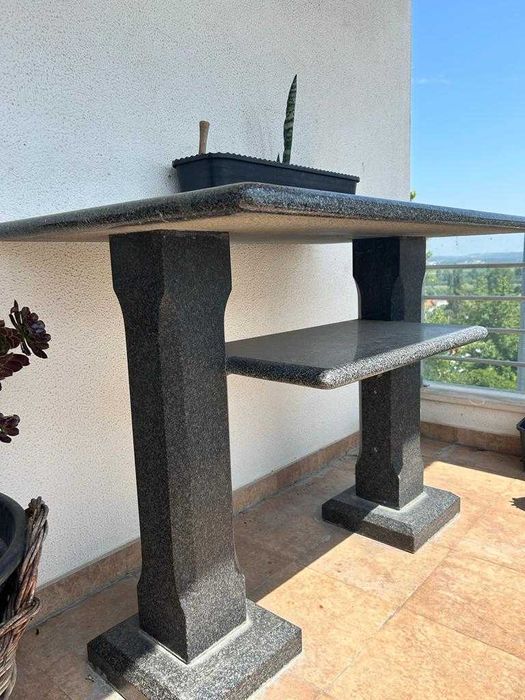 Mesa  em granito