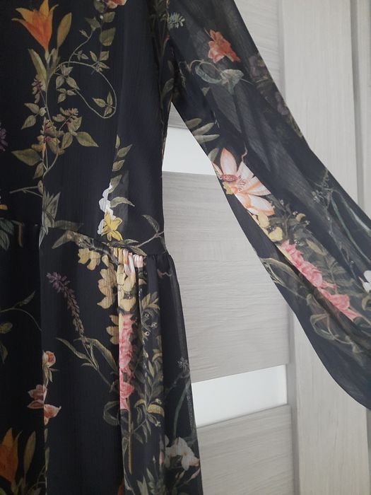 Kobiecą sukienka w kwiaty Reserved 36 S