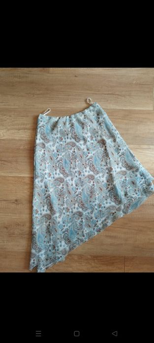 Asymetryczna spódnica