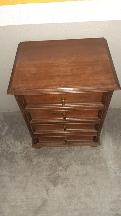 Móvel de apoio 4 gavetas