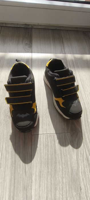 Adidasy ze świecąca podeszwą 33 Batman dla chłopca