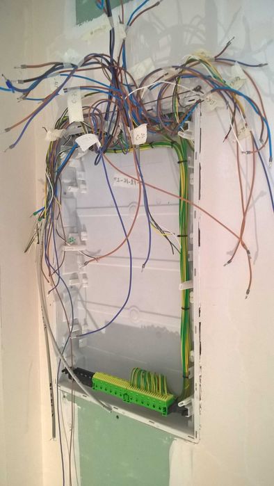 Electricista Credenciado Técnico Certificado  DGEG Em Electricidade