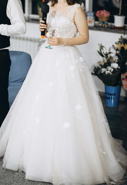 Весільна сукня рожева