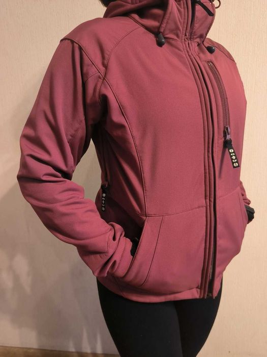 жіноча лижна куртка