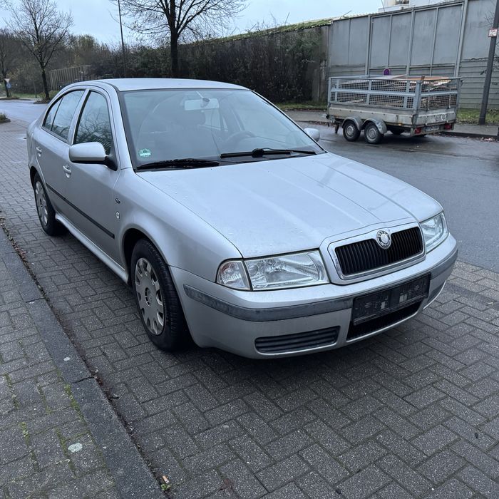 Свіжопригнані Skoda octavia tour малі пробіги