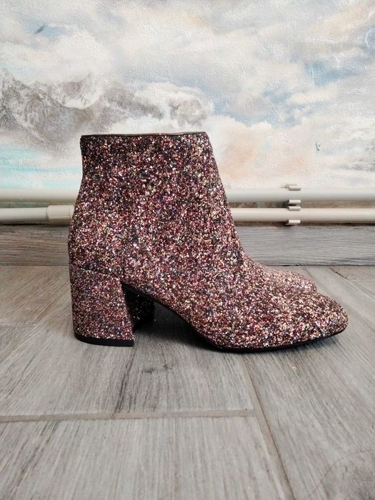 Продам жіночі ботінки bershka