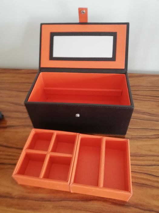 Guarda jóias em pele