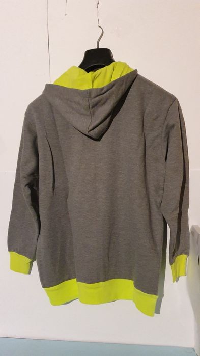 Bluza nowa z kapturem lekko ocieplana rozmiar S