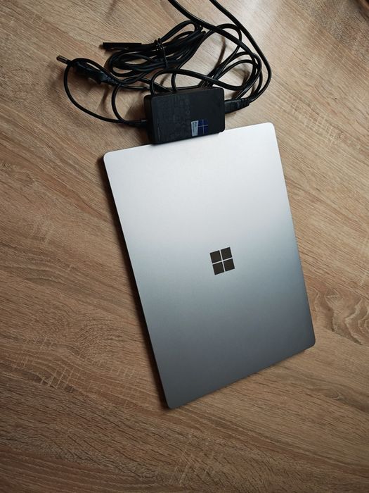 Microsoft surface 4 laptop model 1950