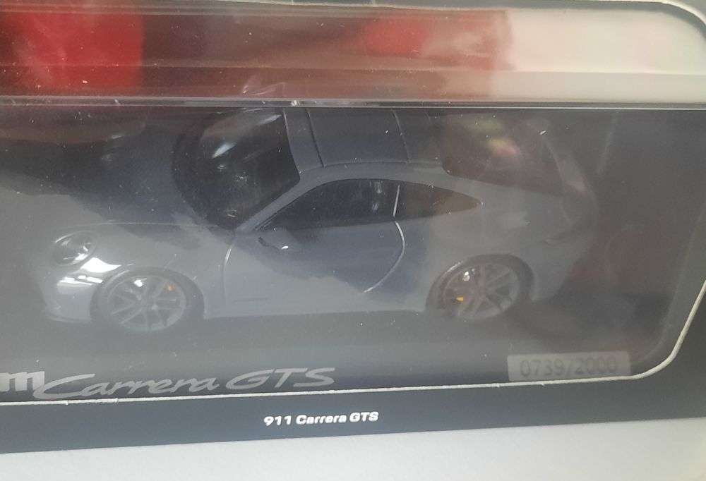 Model Porsche 911 carrera gts minichamps 1:43