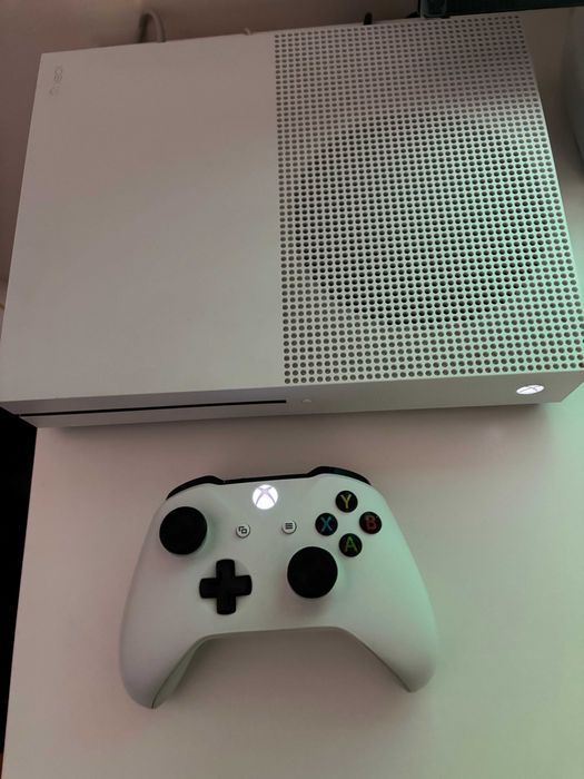Xbox One S 512GB em caixa