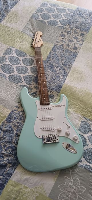 Гитара Fender, состояние идиал. Струны новые. В комплект идет кабель и