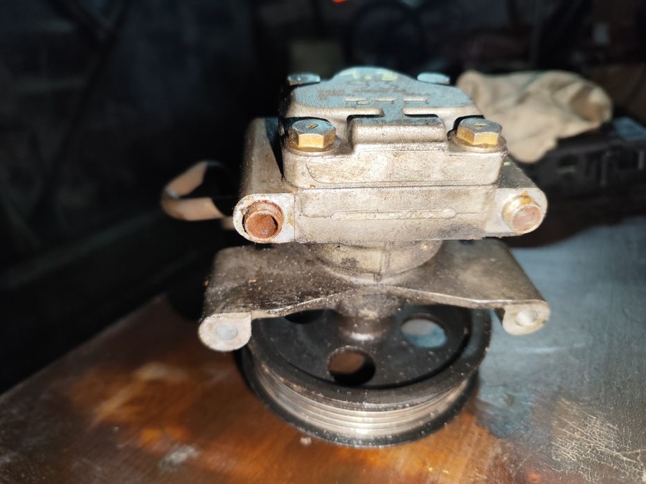 Ford Fiesta MK6 1.25 / 1.3 benzyna pompa wspomagania  2s6c-3a696-ge