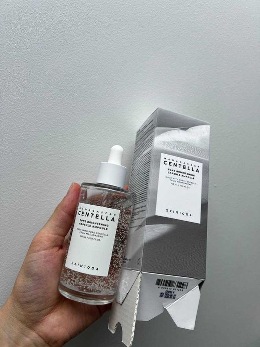 SKIN1004 Madagascar Centella Tone Brightening Capsule Ampoule serum nawilżające dla efektu rozjaśnienia i wygładzenia skóry 100 ml
