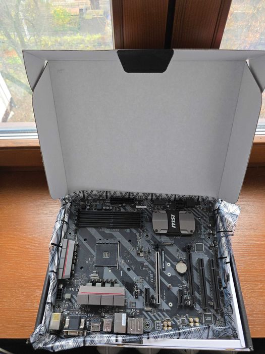 Материнська плата MSI B350 Tomahawk