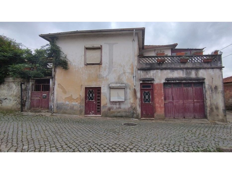 Moradia em Perosinho - Excelente Oportunidade de Investimento