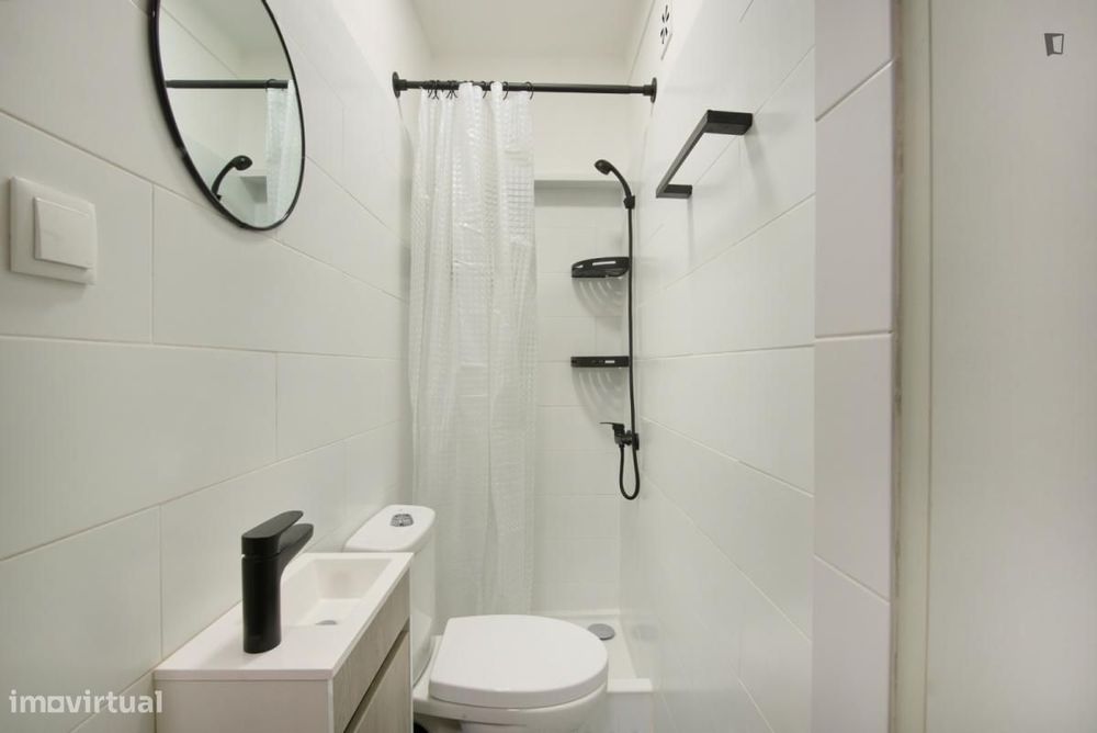 Quarto - localizado em Arroios Lisbon