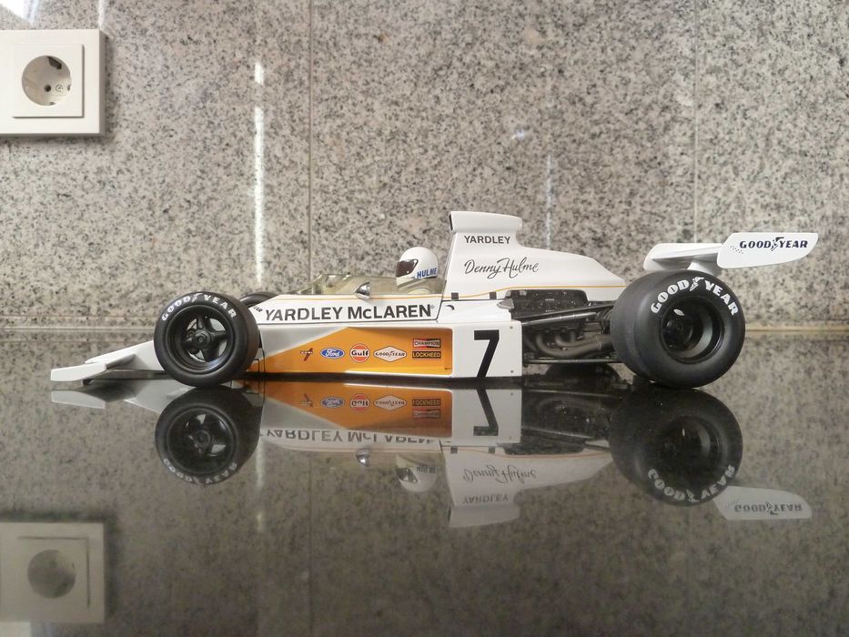 1:18 Minichamps, McLaren Ford M23, Yardley, D. Hulme, 1973, AutoArt