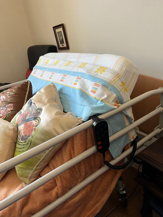 Cama Articulada Eléctrica Hospitalar: como nova!!
