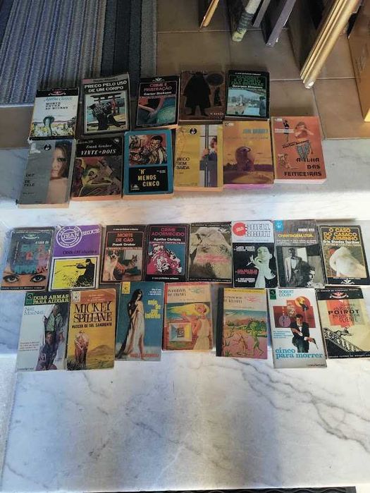 Coleção de livros  de bolso da famosa "Colecção Vampiro" e outras edições