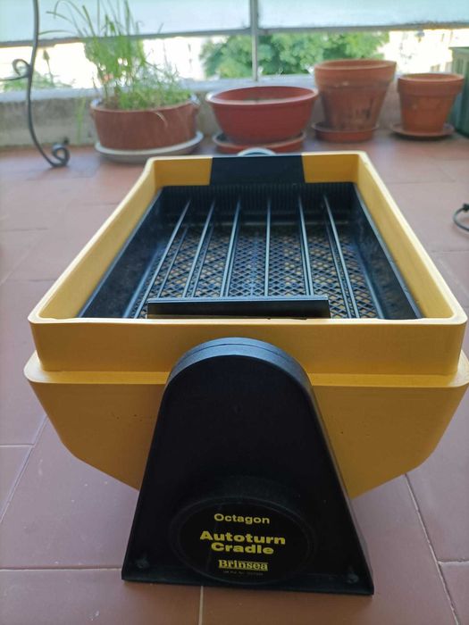 INCUBADORA Brinsea OCTAGON 20 Automatica 24 ovos. C/o nova