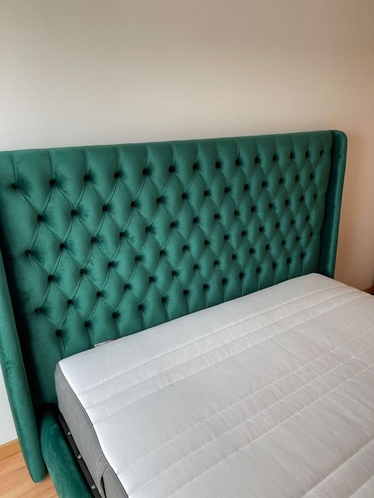 Cama Casal Estofada Veludo Capitoné