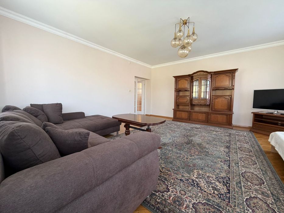 Здається будинок