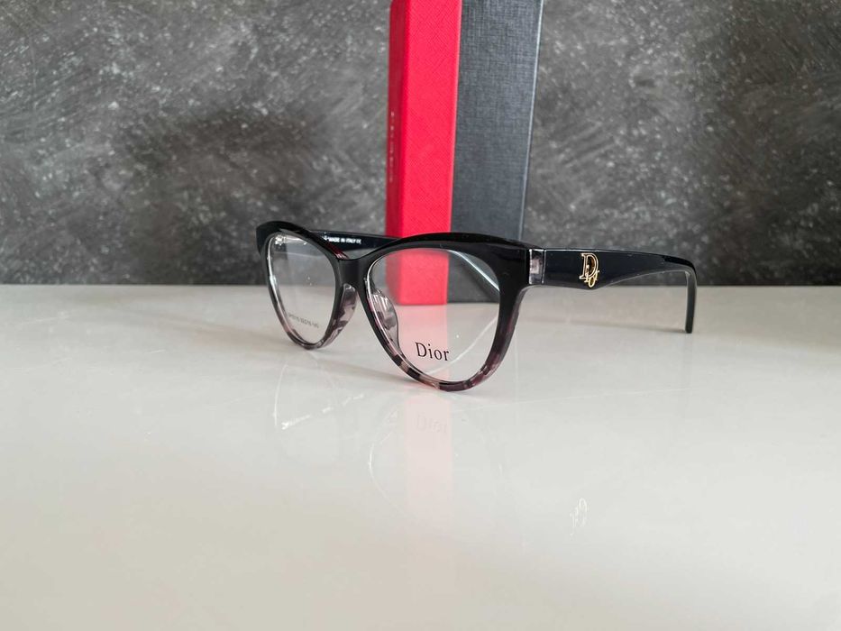 Modne okulary oprawki, stylowe okulary.