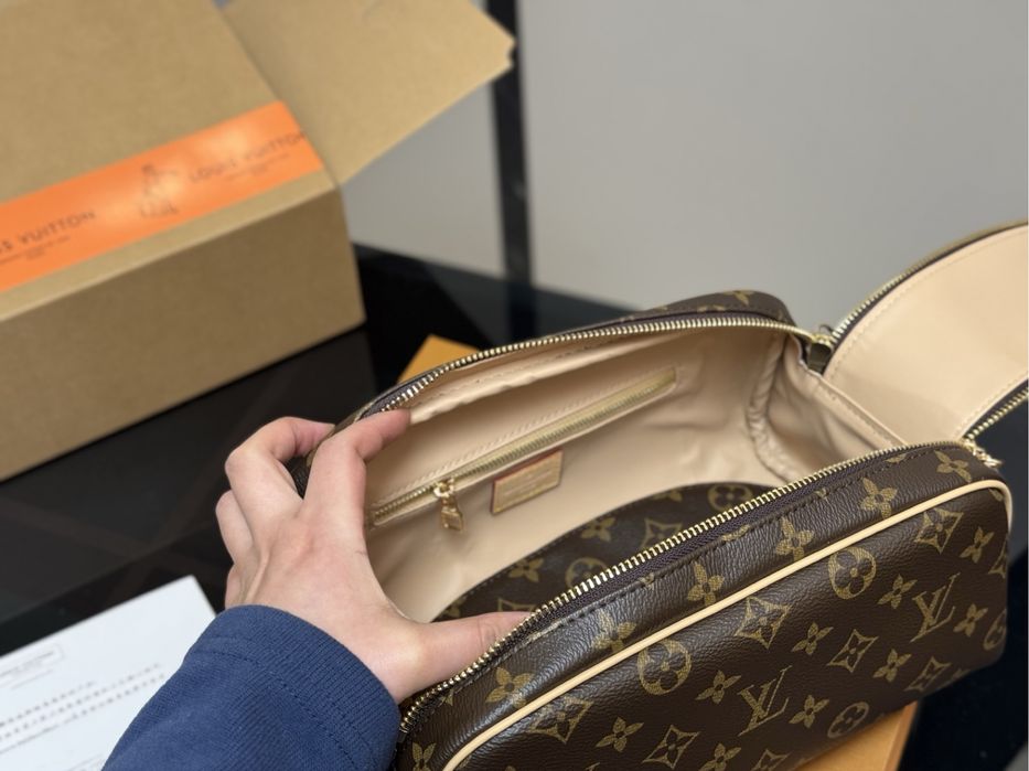 косметичка Louis Vuitton