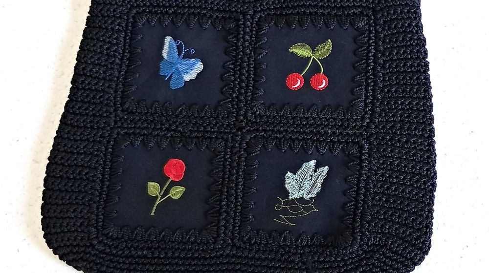 Unikatowa czarna pleciona torebka z haftami i bambusowymi uchami