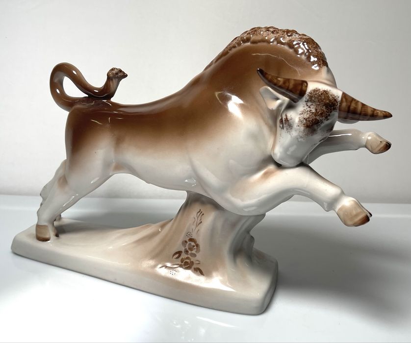 Статуетка «Бик» Полонне