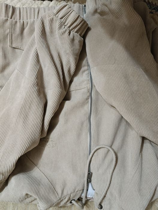 Віддам куртку весняну