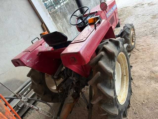 Trator Shibaura SD2243 s/doc. s/mat. usado com fresa usada