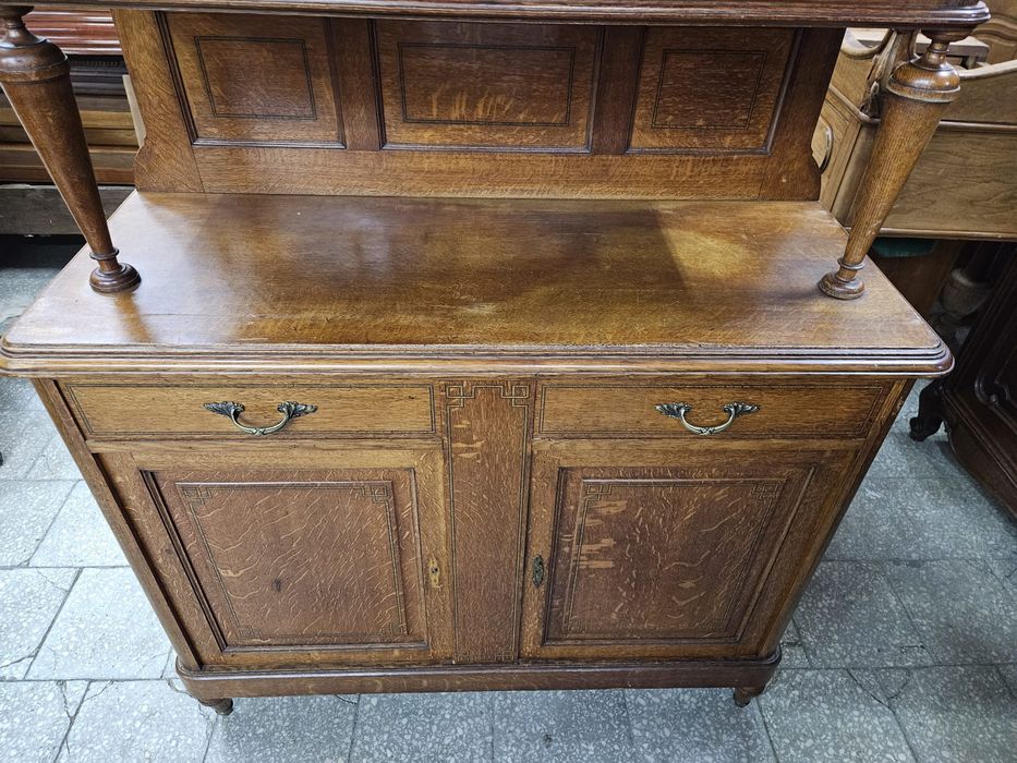 Stary kredens z Francji /