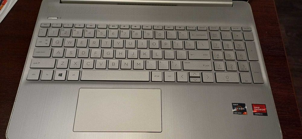 HP 15s Ryzen 7-5700/8GB/512/Win11