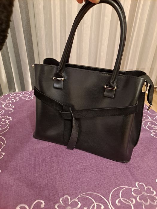 Czarna torebka do ręki