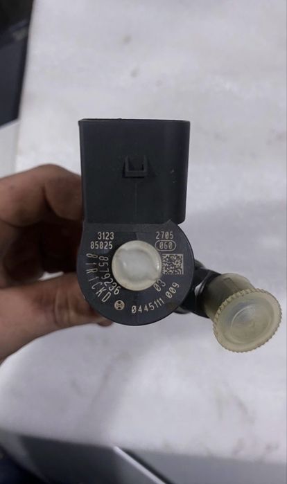 BMW  форсункі 0445111009,8579236