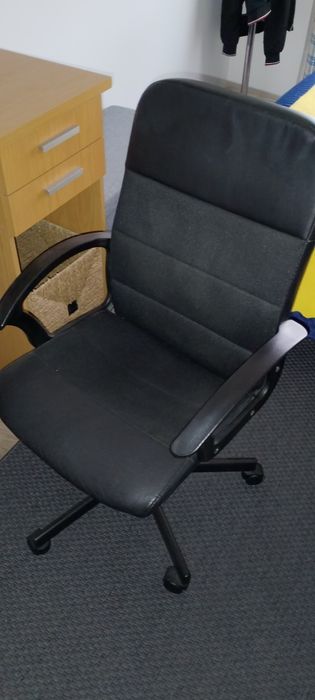 Secretária e cadeira