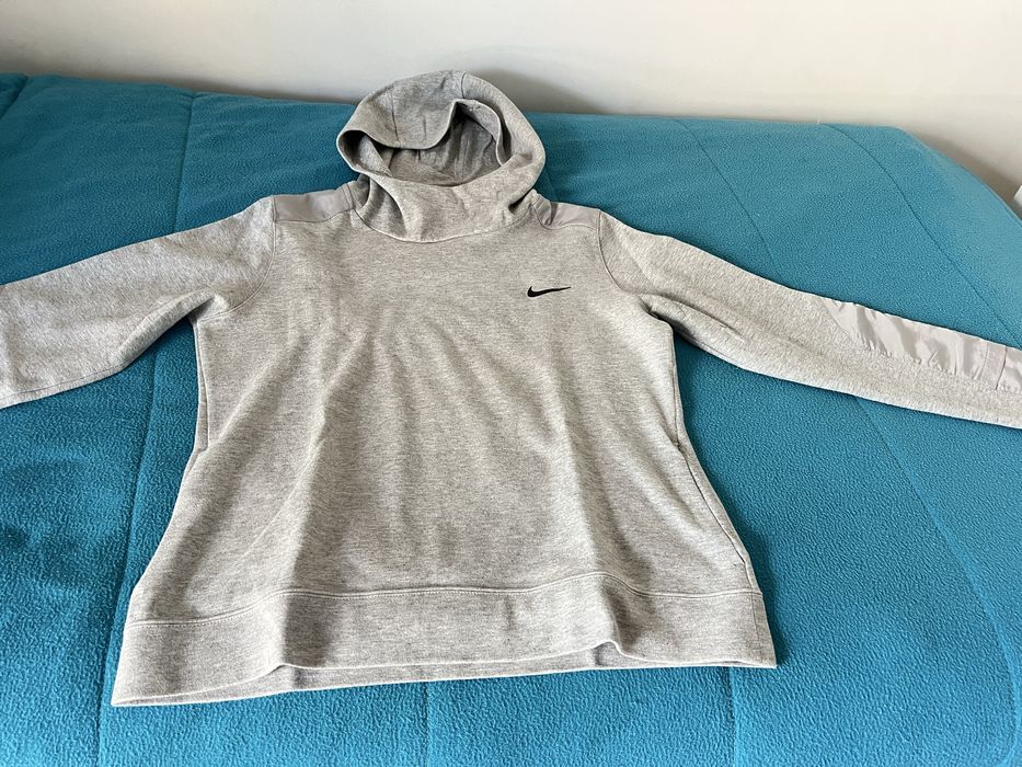 Hoodie Nike , moderna e como nova