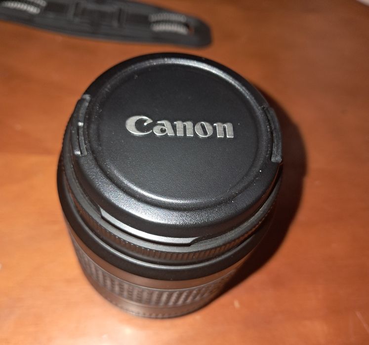 Máquina analógica Canon com mala